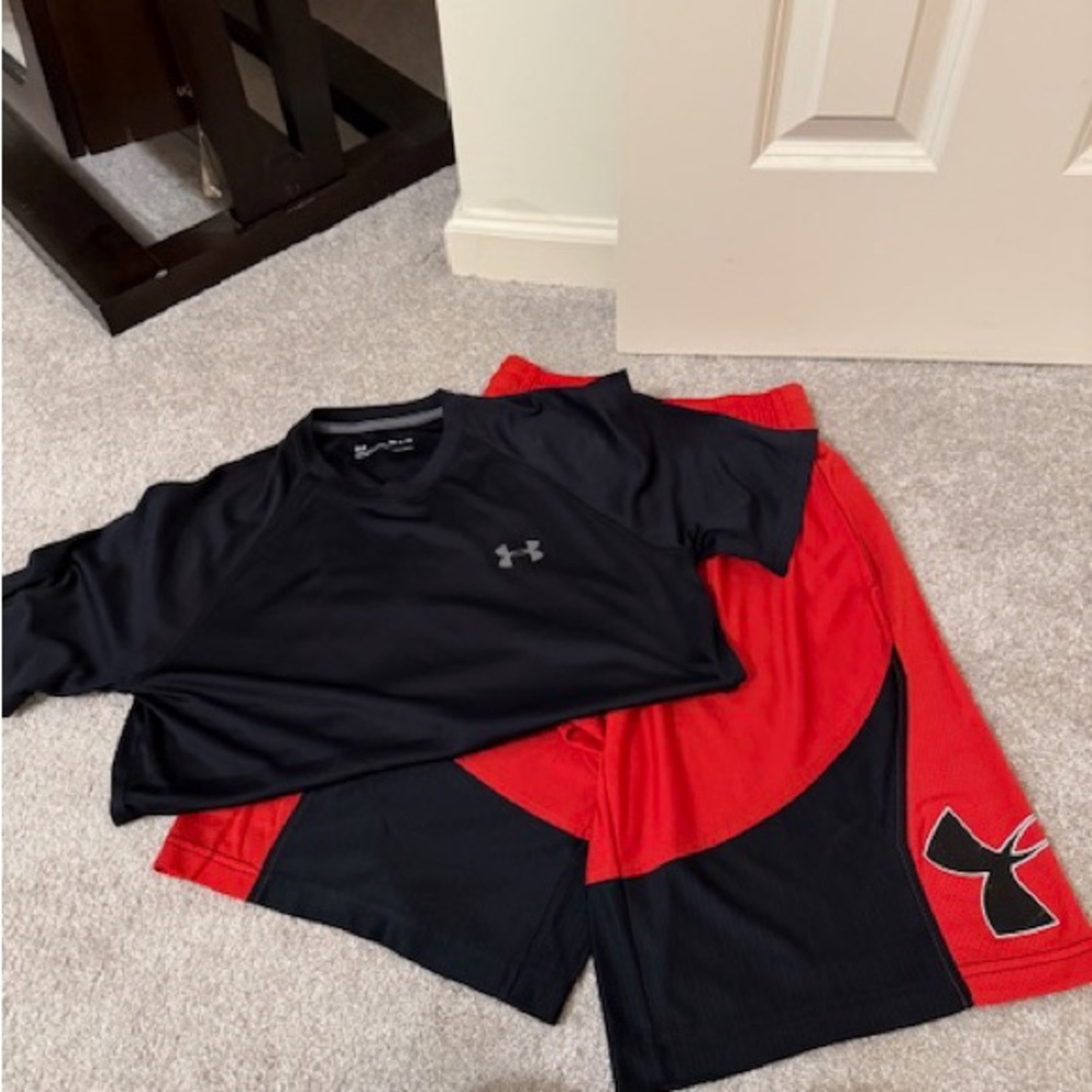 Under Armour Black and Red Short Set